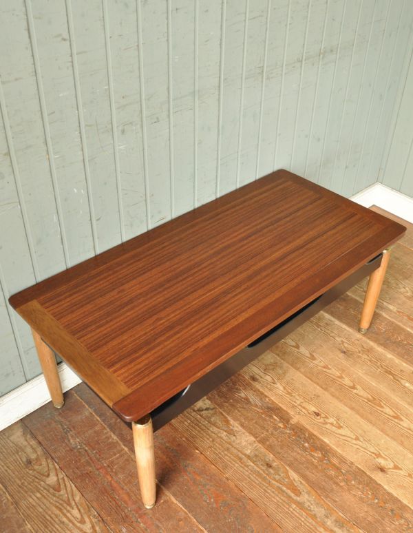 G-PLAN(Gプラン) アンティーク家具 ブラックが効いているヴィンテージ家具、北欧スタイルのセンターテーブル(G-PLAN)。木目もかっこよく出ています。(x-669-f)