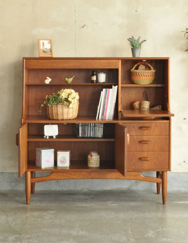 G-PLAN(Gプラン)　アンティーク家具　リビングにオススメのヴィンテージ家具、イギリスのGプランのサイドボード。扉の奥はたっぷり収納。(x-674-f)