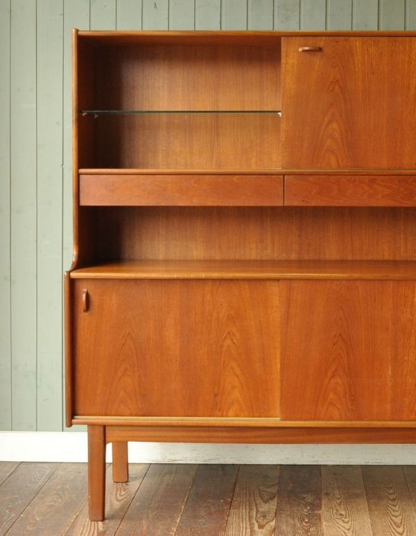 アンティークのキャビネット アンティーク家具 北欧スタイルのヴィンテージ家具、たっぷり容量のネイサンサイドボード。閉じてあるときはスッキリシンプルな外見。(x-676-f)