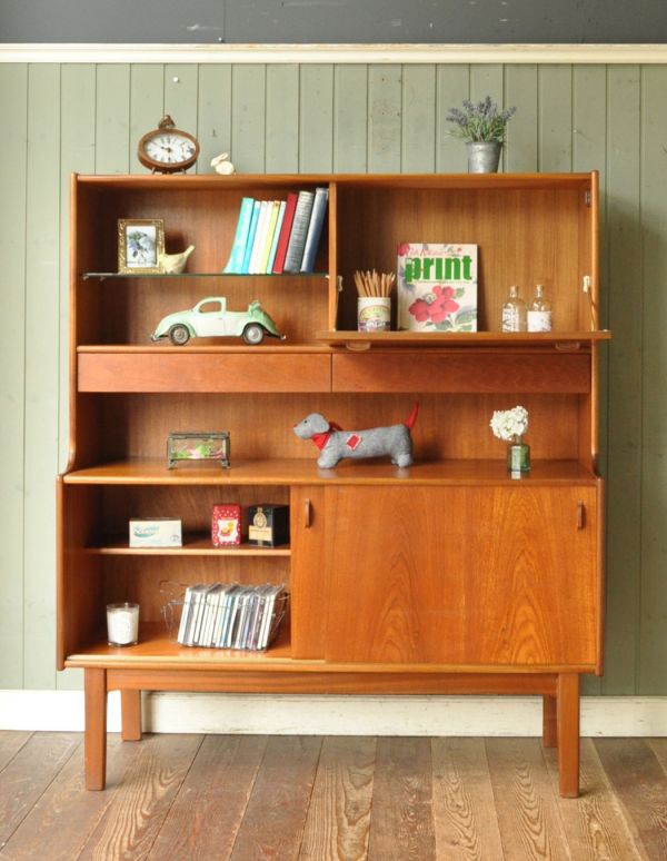 アンティークのキャビネット アンティーク家具 北欧スタイルのヴィンテージ家具、たっぷり容量のネイサンサイドボード。扉の奥はたっぷり収納。(x-676-f)