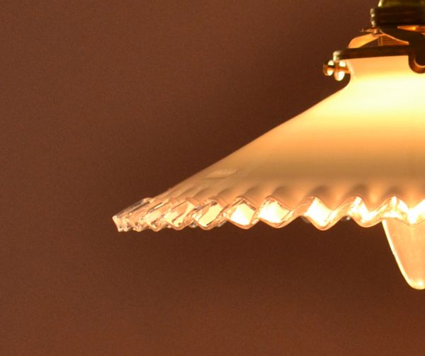 ペンダントライト　照明・ライティング　フランスフリルシェード、アンティークペンダントライト（コード・シャンデリア電球・ギャラリーA付き）。シェードから漏れる光に癒されます。(x-678-z)