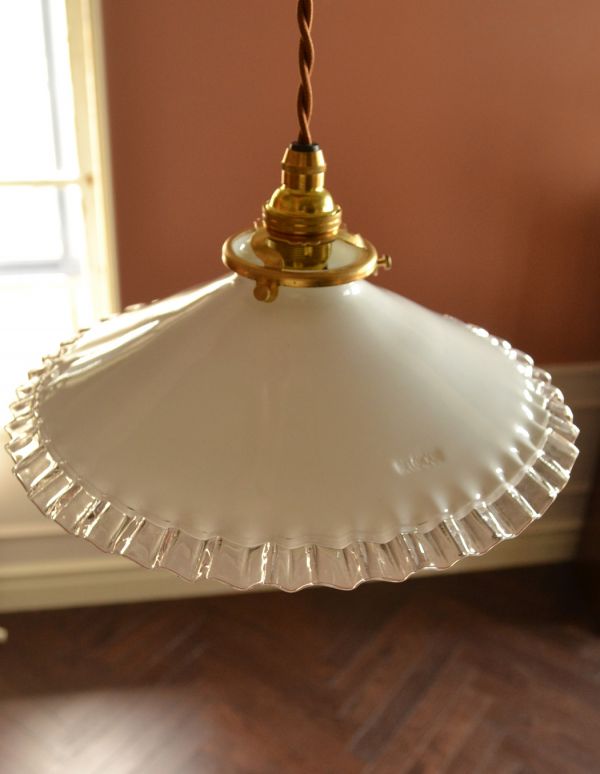 ペンダントライト　照明・ライティング　フランスフリルシェード、アンティークペンダントライト（コード・シャンデリア電球・ギャラリーA付き）。【 シェードのサイズ 】直径25×高さ8cmコードは50、80cm以外にも、ご希望の長さで加工してお届けします。(x-678-z)
