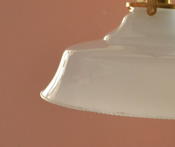 ペンダントライト 照明・ライティング フランスアンティーク、ペンダントライト(コード・シャンデリア電球・ギャラリーA付き)。シェードは、アンティークのため、誤差があったり、キズ、汚れが入っている場合もあります。(x-679-z)