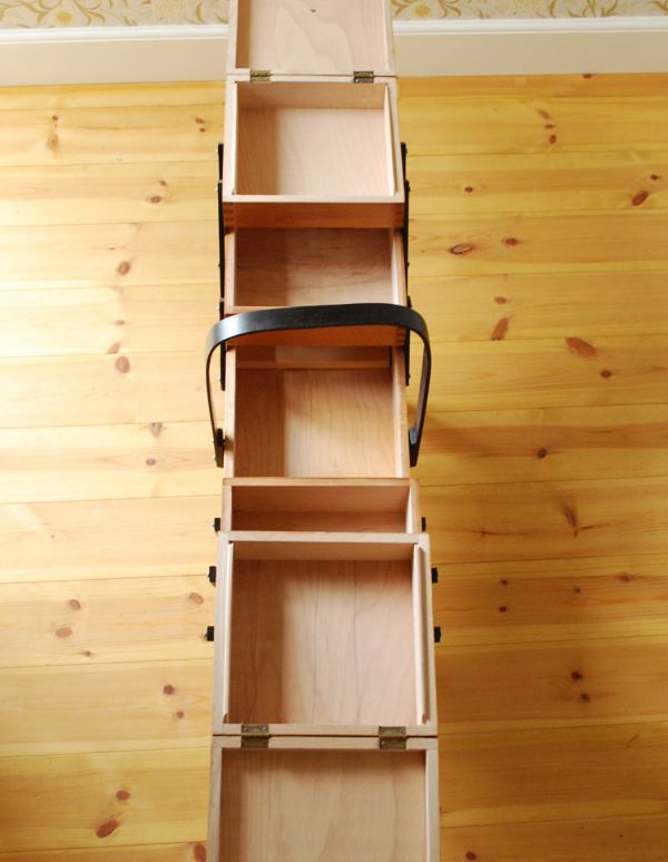 ソーイングボックス アンティーク家具 ブラックがアクセントになった木製のアンティークソーイングボックス。3段に分けて収納できます。(x-688-f)