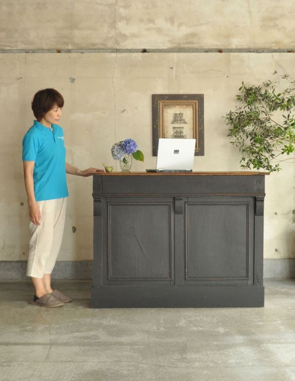 アンティークのキャビネット　アンティーク家具　ブラックペイントのアンティーク家具、フランスのショップカウンター。ショップのような、おしゃれなカウンター。(x-690-f)