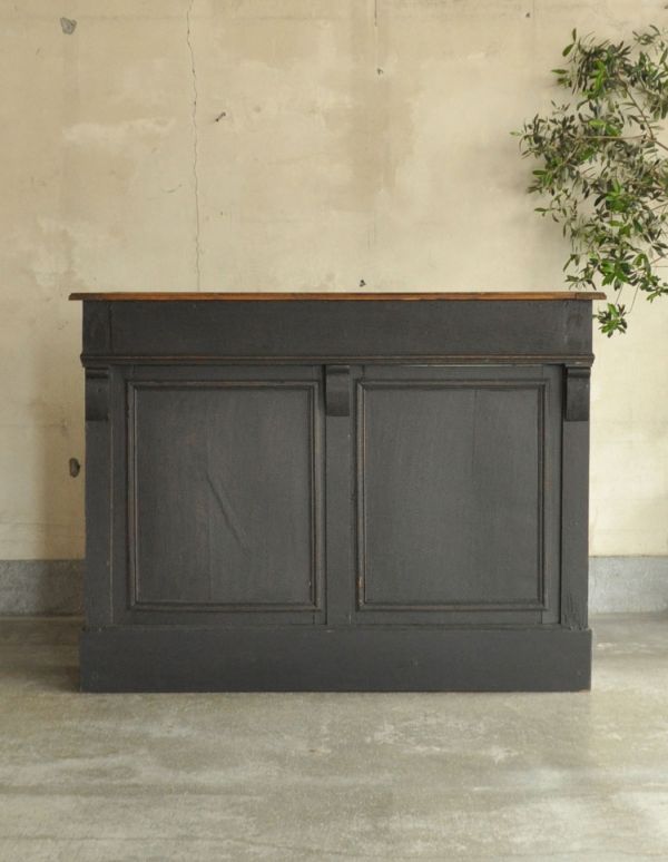 アンティークのキャビネット　アンティーク家具　ブラックペイントのアンティーク家具、フランスのショップカウンター。ブラックペイントがかっこいいです。(x-690-f)