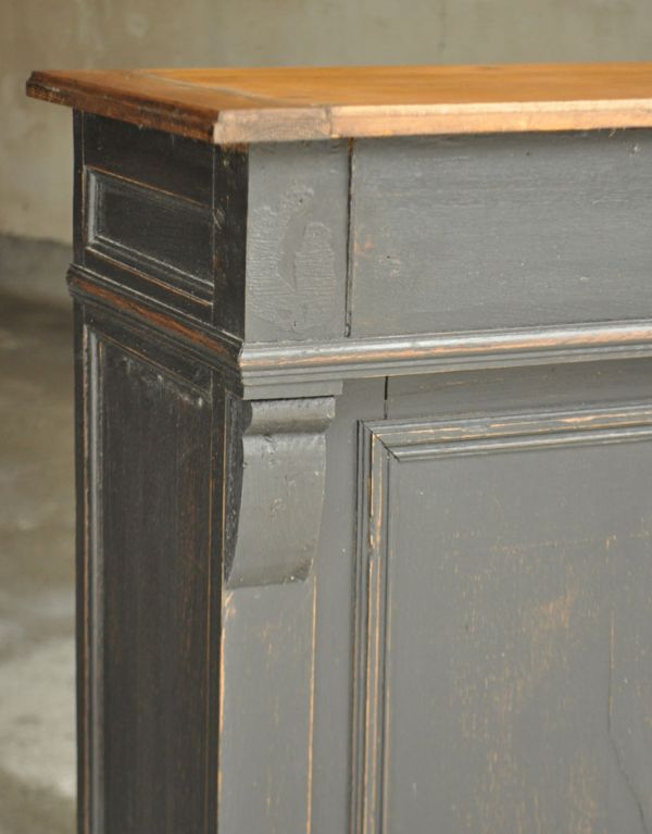 アンティークのキャビネット　アンティーク家具　ブラックペイントのアンティーク家具、フランスのショップカウンター。年月を経た風合いがあります。(x-690-f)