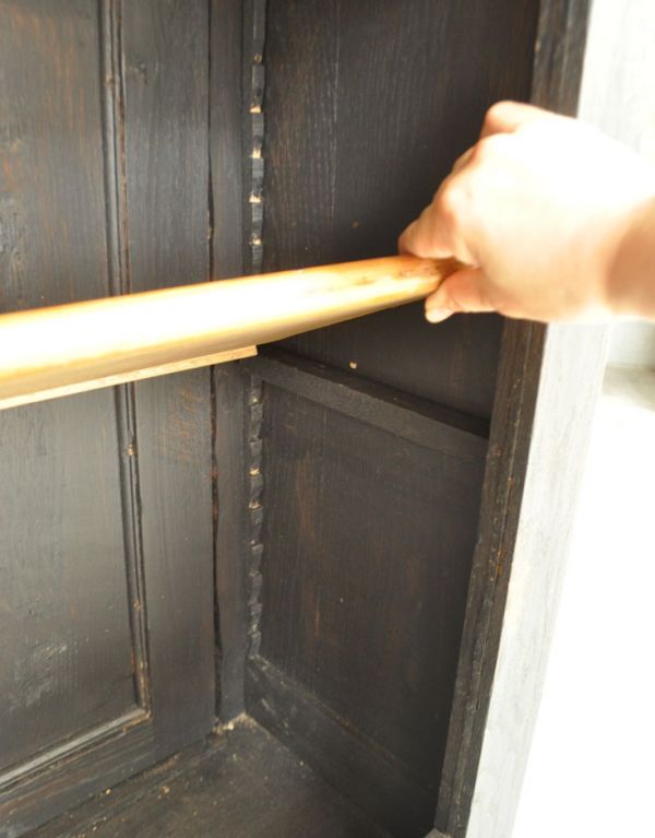 アンティークのキャビネット　アンティーク家具　ブラックペイントのアンティーク家具、フランスのショップカウンター。棚板は可動です。(x-690-f)