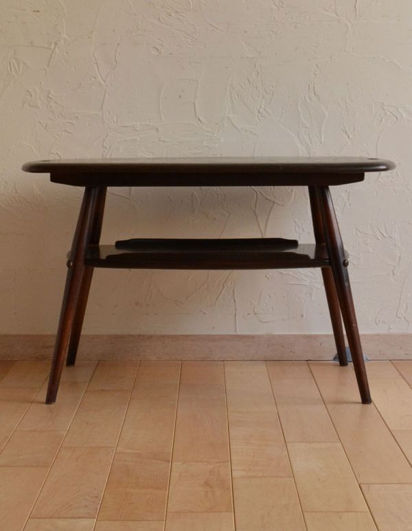 アーコールの家具　アンティーク家具　北欧スタイルにも合うミニサイズのアンティーク家具、アーコールのサイドテーブル。どこから見てもスッキリとしたデザインです。(x-695-f)