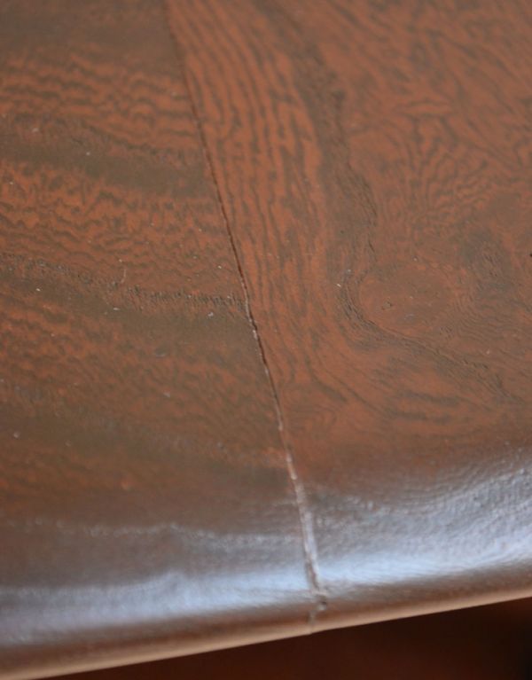 アーコールの家具　アンティーク家具　北欧スタイルにも合うミニサイズのアンティーク家具、アーコールのサイドテーブル。専門の職人によってお直ししていますが、アンティークは新品ではありません。(x-695-f)