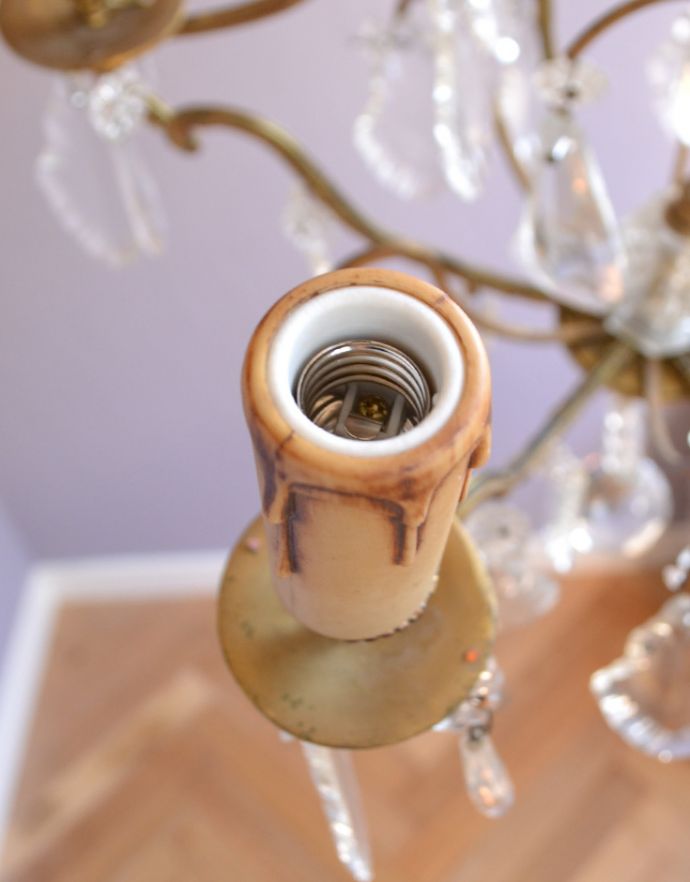 シャンデリア 照明・ライティング フランス便で到着、チェーンの装飾にまでこだわったアンティークのガラス×真鍮製シャンデリア。しっかりオーバーホウルをしたので、ご安心下さい。(x-697-z)