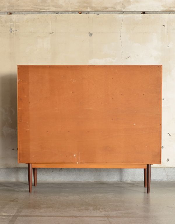 G-PLAN(Gプラン)　アンティーク家具　食器棚にもおススメのヴィンテージ北欧家具、G-Planのサイドボード（チーク）。きちんとメンテナンスしてあるので、裏側もキレイです。(x-698-f)