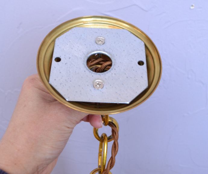 シャンデリア　照明・ライティング　フランスで見つけた、大きなガラスドロップ付きのアンティークのガラス×真鍮製シャンデリア（Ｅ17シャンデリア球付）。直結シーリングタイプでお届けいたします。(x-698-z)