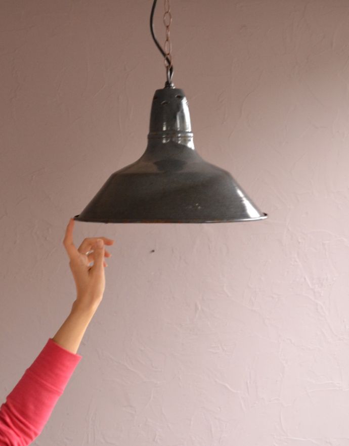 ペンダントライト　照明・ライティング　フランスで代表的なアンティークエナメルランプ（ ビストロランプ）。アンティーク独特の持つ温かい雰囲気を楽しんでください。(x-700-z)