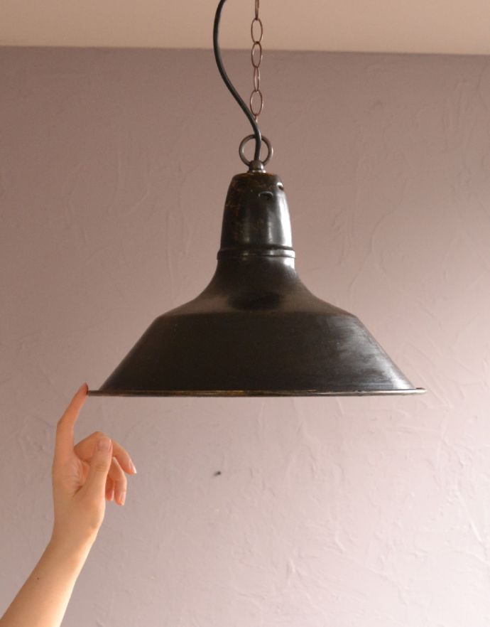 ペンダントライト 照明・ライティング フランスのレストランで見かけるお洒落な照明、アンティークエナメルランプ( ビストロランプ)(E26球付き)。アンティーク独特の持つ温かい雰囲気を楽しんでください。(x-701-z)