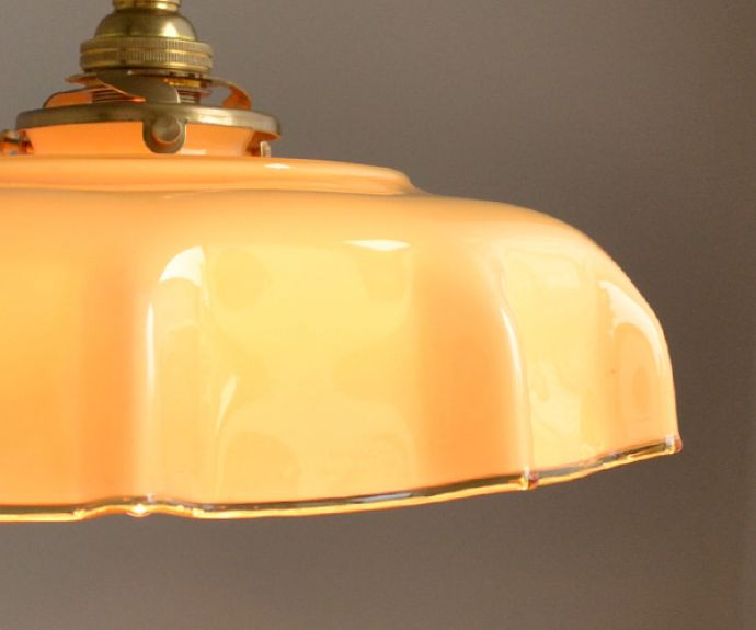 ペンダントライト 照明・ライティング フランスアンティーク照明、色つきガラスのペンダントライト(コード・シャンデリア電球・ギャラリーA付き)。シェードから漏れる光に癒されます。(x-704-z)