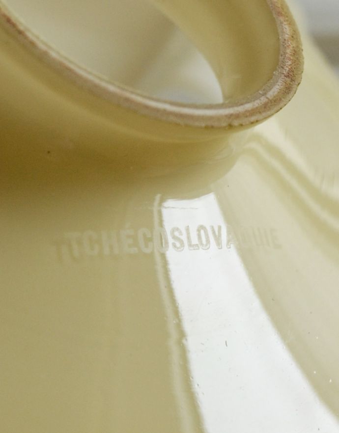 ペンダントライト　照明・ライティング　フランスで見つけた照明、色つきガラスのペンダントライト（コード・シャンデリア電球・ギャラリーA付き）。メーカーのロゴらしきものが残っていました。(x-705-z)