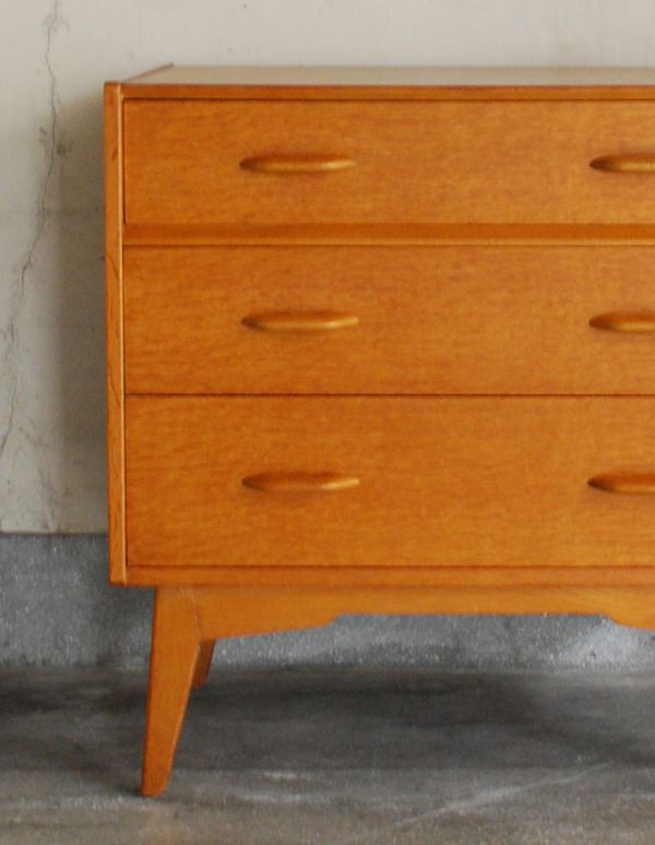 G-PLAN(Gプラン)　アンティーク家具　北欧スタイルの暮らしにヴィンテージ家具、G-PLANのチェストBrandon（ブランドン）。スッキリとかっこいいデザインが特徴のチェスト。(x-707-f)