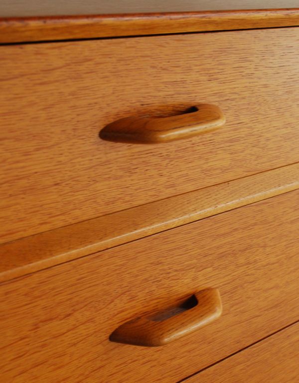 G-PLAN(Gプラン)　アンティーク家具　北欧スタイルの暮らしにヴィンテージ家具、G-PLANのチェストBrandon（ブランドン）。シンプルでカッコいい取っ手。(x-707-f)