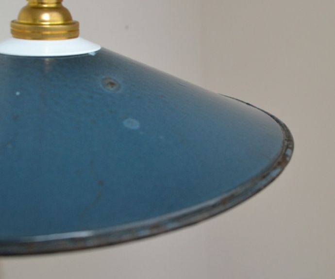 ペンダントライト 照明・ライティング 北欧スタイルのアンティーク照明、琺瑯製のペンダントライト(ブルー)。シェードは、アンティークのため、色むらがあったり、キズ、汚れが入っている場合もあります。(x-707-z)