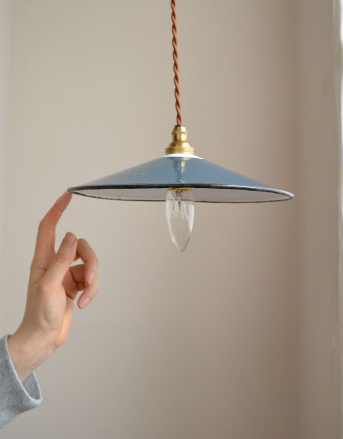 ペンダントライト 照明・ライティング 北欧スタイルのアンティーク照明、琺瑯製のペンダントライト(ブルー)。アンティーク独特の持つ温かい雰囲気を楽しんでください。(x-707-z)