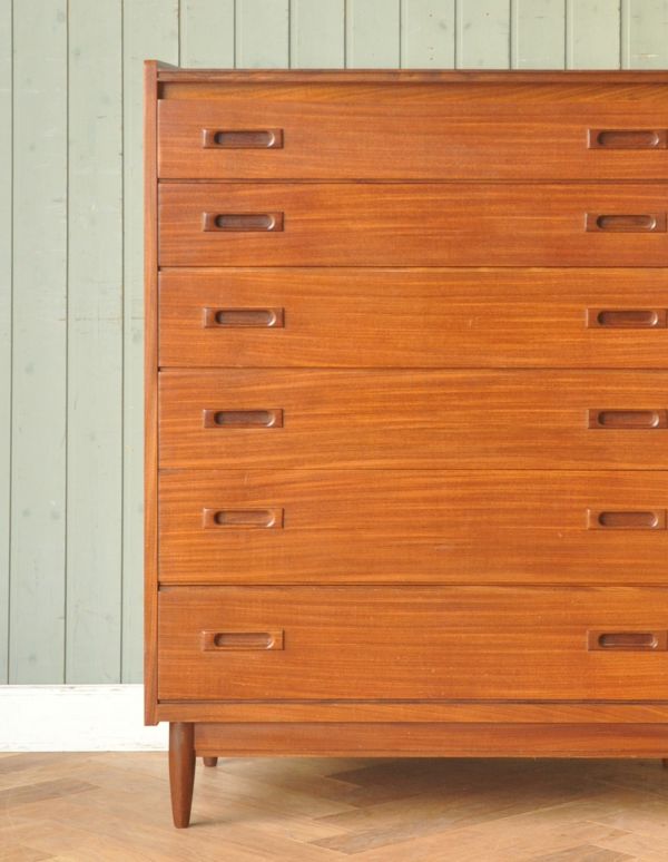 アンティークのチェスト　アンティーク家具　北欧スタイルのシンプルなヴィンテージ家具、6杯引き出し付きのハイチェスト。チーク材の繊細な木目が美しいです。(x-708-f)