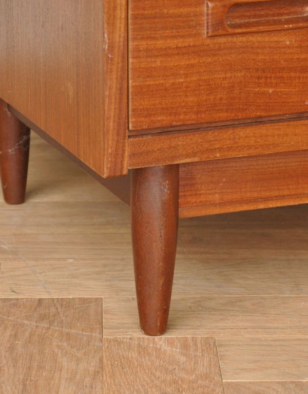 アンティークのチェスト　アンティーク家具　北欧スタイルのシンプルなヴィンテージ家具、6杯引き出し付きのハイチェスト。きちんと支えます。(x-708-f)