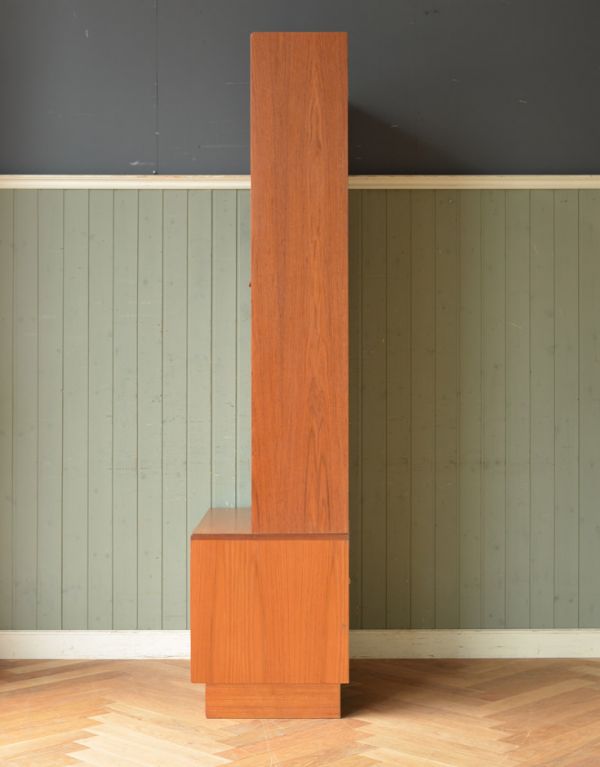 G-PLAN(Gプラン) アンティーク家具 ヴィンテージ家具、G-plan(フレスコ)のビューローキャビネット(デスク)。横から見てもピカピカです。(x-711-f)