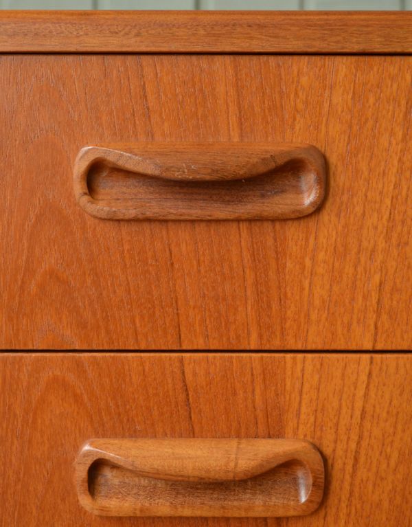 G-PLAN(Gプラン) アンティーク家具 ヴィンテージ家具、G-plan(フレスコ)のビューローキャビネット(デスク)。シンプルでカッコいい取っ手。(x-711-f)