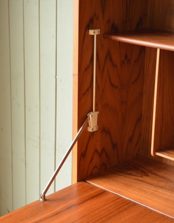 G-PLAN(Gプラン) アンティーク家具 ヴィンテージ家具、G-plan(フレスコ)のビューローキャビネット(デスク)。扉にはステーがありますので、開いたときも安全です。(x-711-f)