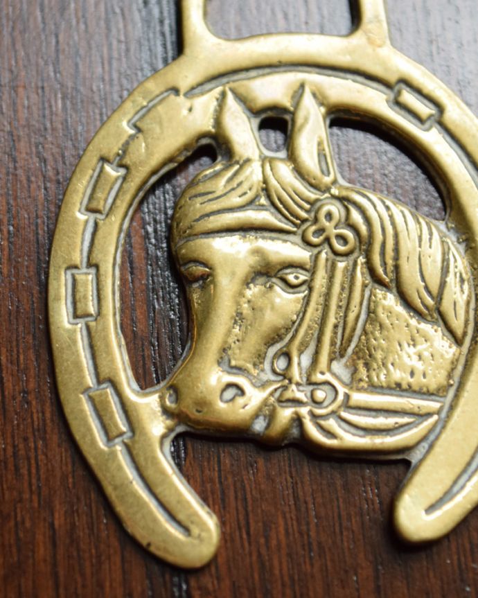 英国からのアンティーク雑貨、馬蹄形×馬モチーフの真鍮小物(x-716-z