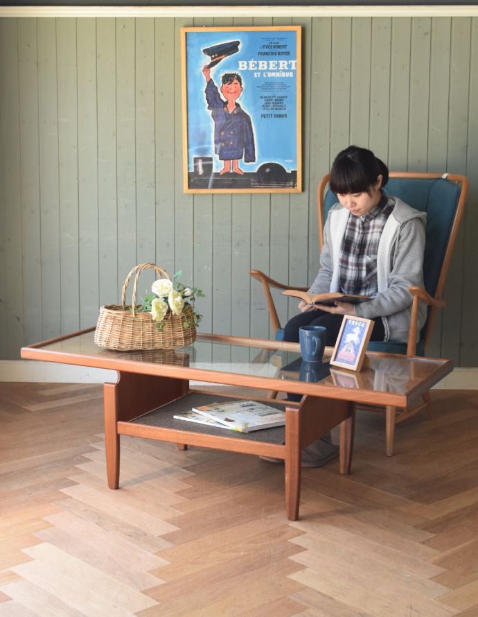 ロイドテーブル アンティーク家具 デンマークデザイナーのヴィンテージ家具、G-PLANのセンターテーブル。天板が広いので、ゆったりとお使い頂けます。(x-718-f-1)