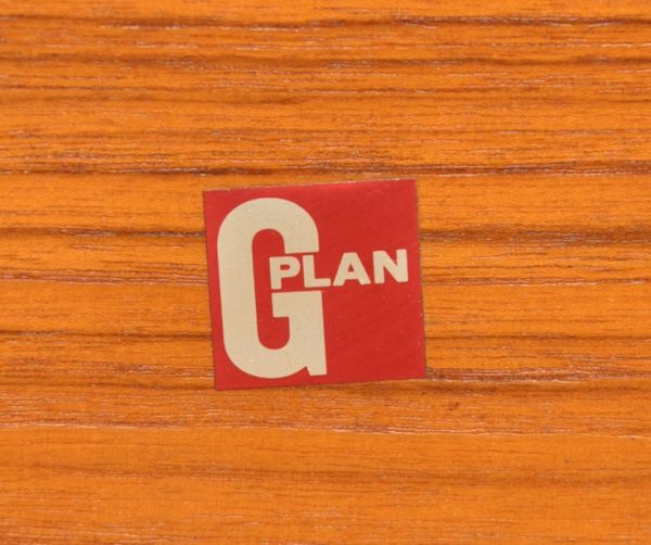 ロイドテーブル アンティーク家具 デンマークデザイナーのヴィンテージ家具、G-PLANのセンターテーブル。「G-PLAN」のステッカーが付いています。(x-718-f-1)