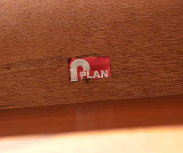 ロイドテーブル　アンティーク家具　ビンテージの北欧家具、カッコいいネストテーブル（G-plan）。「G-PLAN」のロゴステッカーが付いていました。(x-720-f)