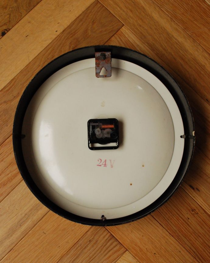 アンティーク その他の雑貨 アンティーク雑貨 Pragotron(パラゴトロン)社のインダストリアルなアンティーク壁掛け時計(ブラック)。壁に取り付ける用の金具が付いています。(x-723-z)