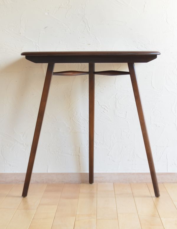 アーコールの家具 アンティーク家具 アンティークのアーコール家具、継ぎ足し用のエンドテーブル(サイドテーブル)。スッキリしたデザイン。(x-724-f)