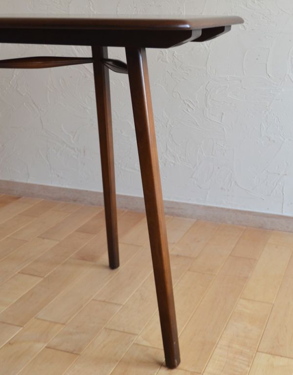 アーコールの家具 アンティーク家具 アンティークのアーコール家具、継ぎ足し用のエンドテーブル(サイドテーブル)。アーコールらしい細いきれいな脚です。(x-724-f)