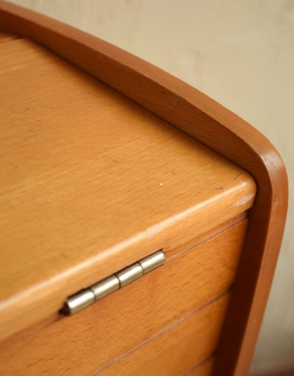 ソーイングボックス　アンティーク家具　脚が長くて大人っぽい、イギリスアンティーク、ソーイングボックス（裁縫箱）。フタの金具もきちんと修復してお届けします。(x-726-f)