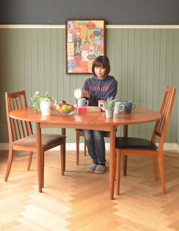 G-PLAN(Gプラン)　アンティーク家具　伸張できるアンティーク家具、G-PLANデザインのダイニングテーブル。大人気のダイニングテーブル。(x-729-f)