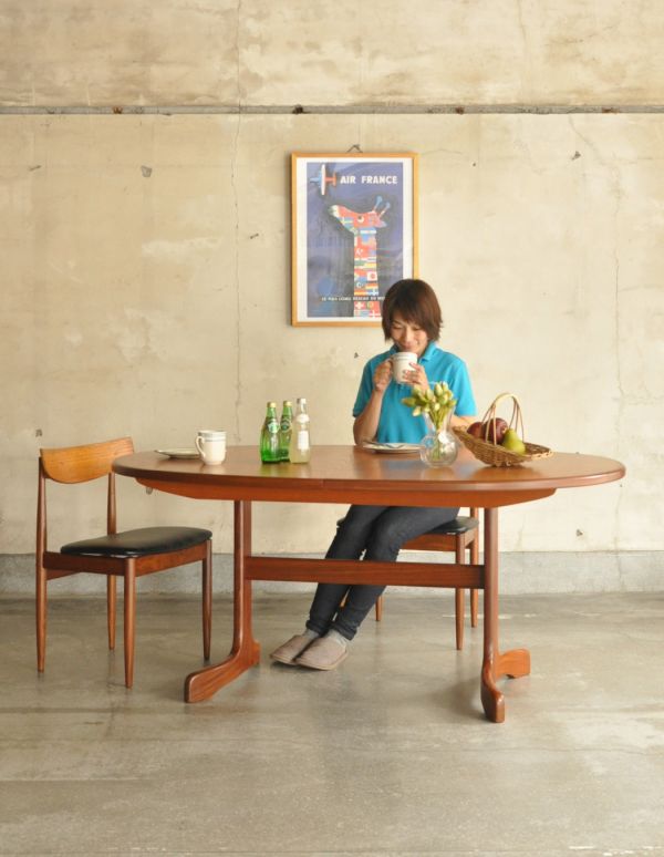 アンティークのテーブル　アンティーク家具　北欧テイストのヴィンテージ家具、伸張式のダイニングテーブル（G-plan）。大人気のダイニングテーブル。(x-730-f)