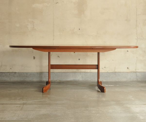 アンティークのテーブル　アンティーク家具　北欧テイストのヴィンテージ家具、伸張式のダイニングテーブル（G-plan）。もちろん常に広げたままの状態でもお使い頂けます。(x-730-f)