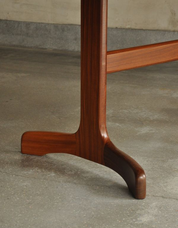 アンティークのテーブル　アンティーク家具　北欧テイストのヴィンテージ家具、伸張式のダイニングテーブル（G-plan）。キチンとお直ししました。(x-730-f)