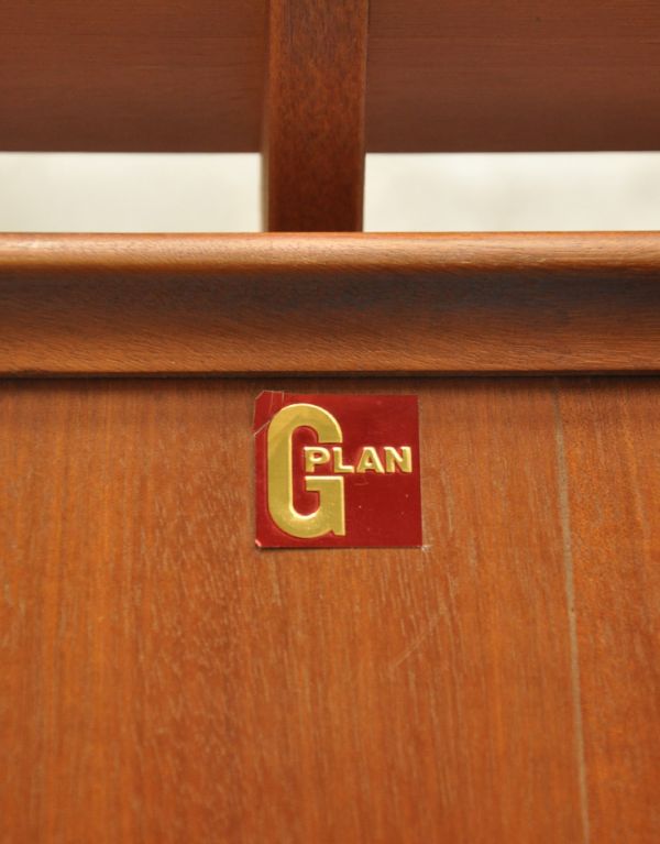 アンティークのテーブル　アンティーク家具　北欧テイストのヴィンテージ家具、伸張式のダイニングテーブル（G-plan）。「G-PLAN」のロゴステッカーが付いていました。(x-730-f)