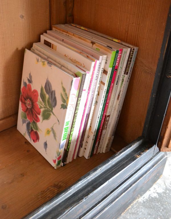 アンティークのキャビネット　アンティーク家具　アンティークのフレンチ収納家具、大きなガラスが入ったキャビネット。扉内は、木肌になっています。(x-731-f)