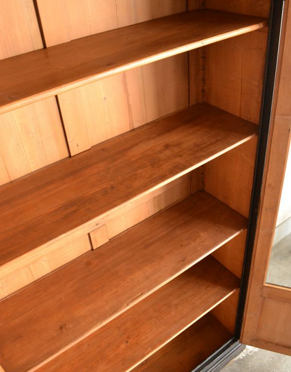 アンティークのキャビネット　アンティーク家具　アンティークのフレンチ収納家具、大きなガラスが入ったキャビネット。しっかりメンテナンスをしているので安心してお使い頂けます。(x-731-f)