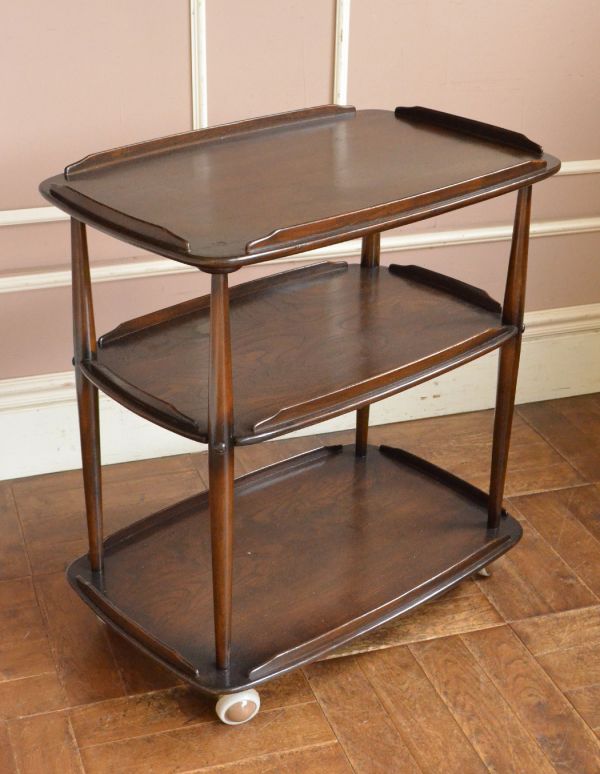 アーコールの家具 アンティーク家具 アーコールのヴィンテージ家具、キャスター付きキッチンワゴン(トローリー) 。3段になっているので収納力があります。(x-736-f)