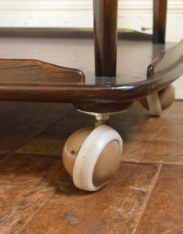 アーコールの家具 アンティーク家具 アーコールのヴィンテージ家具、キャスター付きキッチンワゴン(トローリー) 。きちんと調整したので、新しいものと比べるとスムーズではありませんが、ちゃんと動きます。(x-736-f)