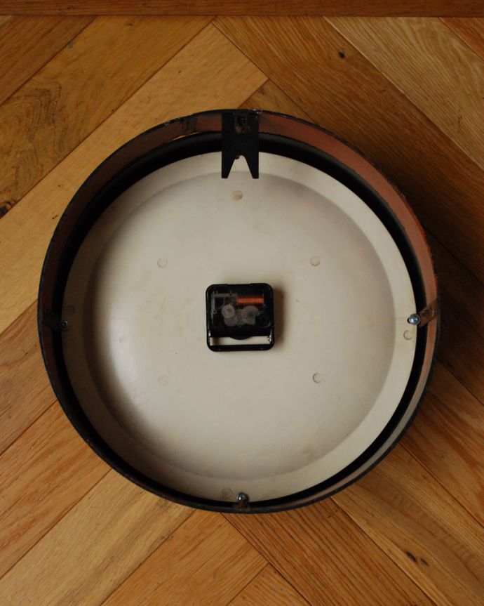 アンティーク その他の雑貨　アンティーク雑貨　パラゴトロン社のインダストリアルなアンティーク壁掛け時計（ブラック）。壁に掛ける用の金具が付いています。(x-739-z)