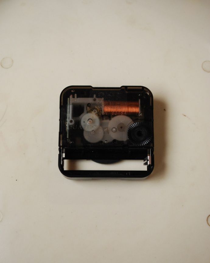 アンティーク その他の雑貨　アンティーク雑貨　パラゴトロン社のインダストリアルなアンティーク壁掛け時計（ブラック）。単三電池一つで動きます。(x-739-z)