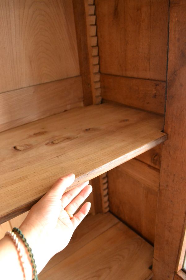 アンティークのキャビネット　アンティーク家具　アンティークのブラックペイント家具、フランスから来たキャビネット。棚板は外して使うこともできます。(x-747-f)